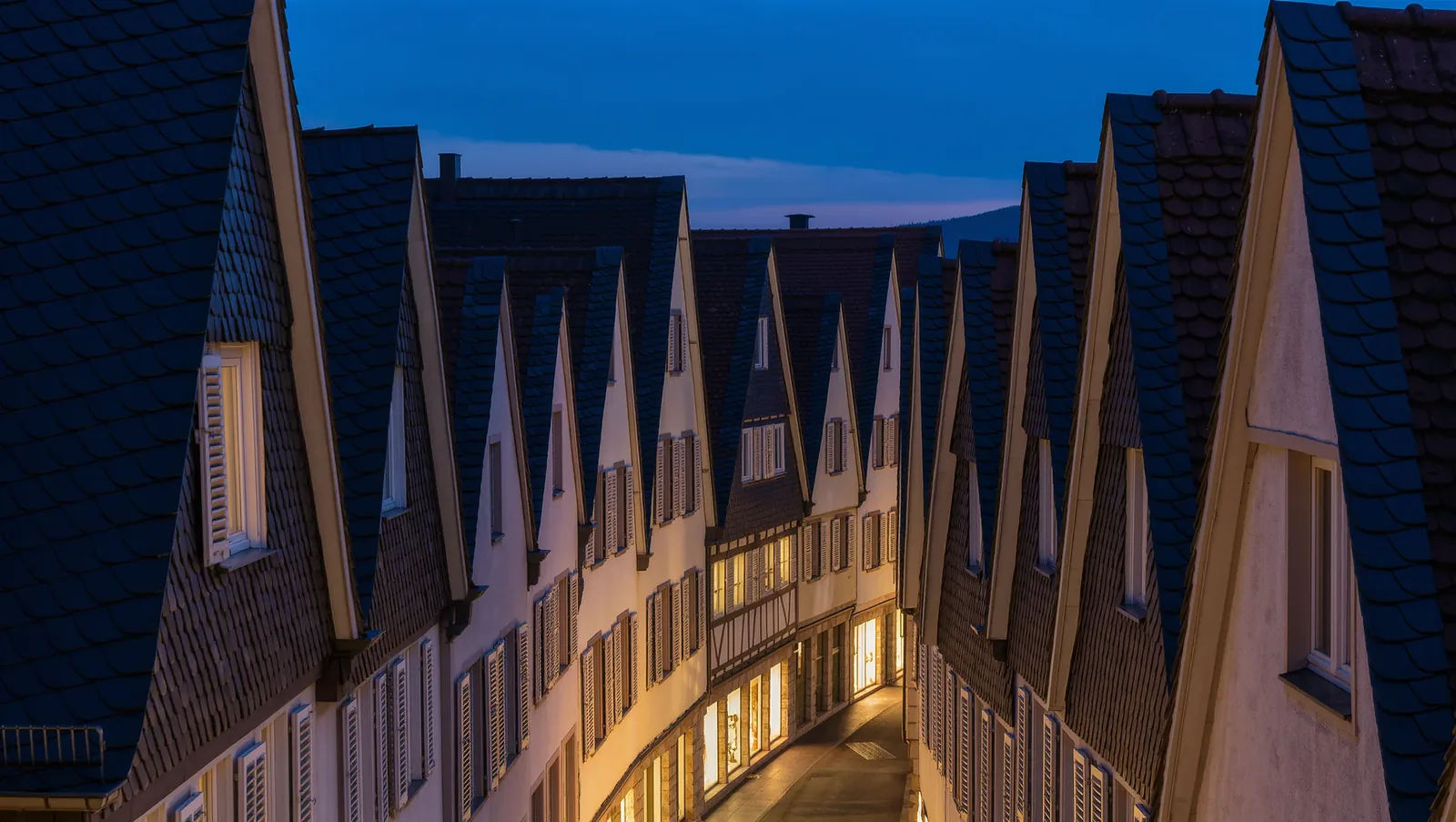 Symbolbild Gasse mit Giebelhäusern